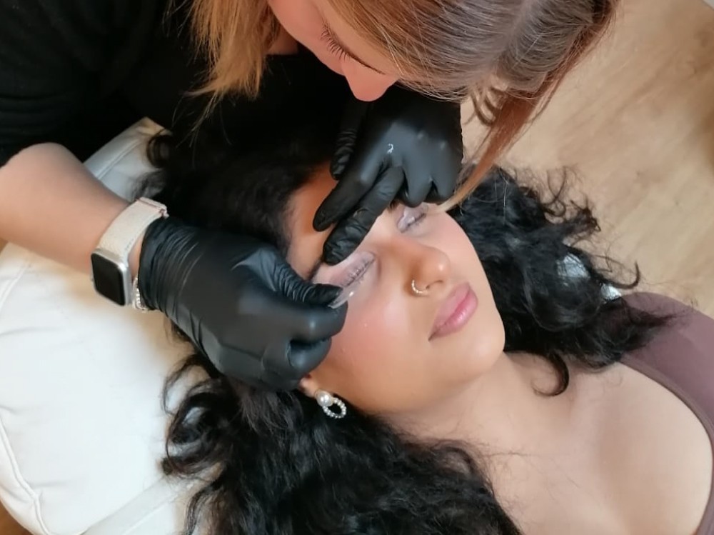 Wimpern- & Brow Lifting | AMINE Beauty-Tipp 4 Amine Hair Professionals Neustadt Holstein Wimpern Brauen Lifting 1